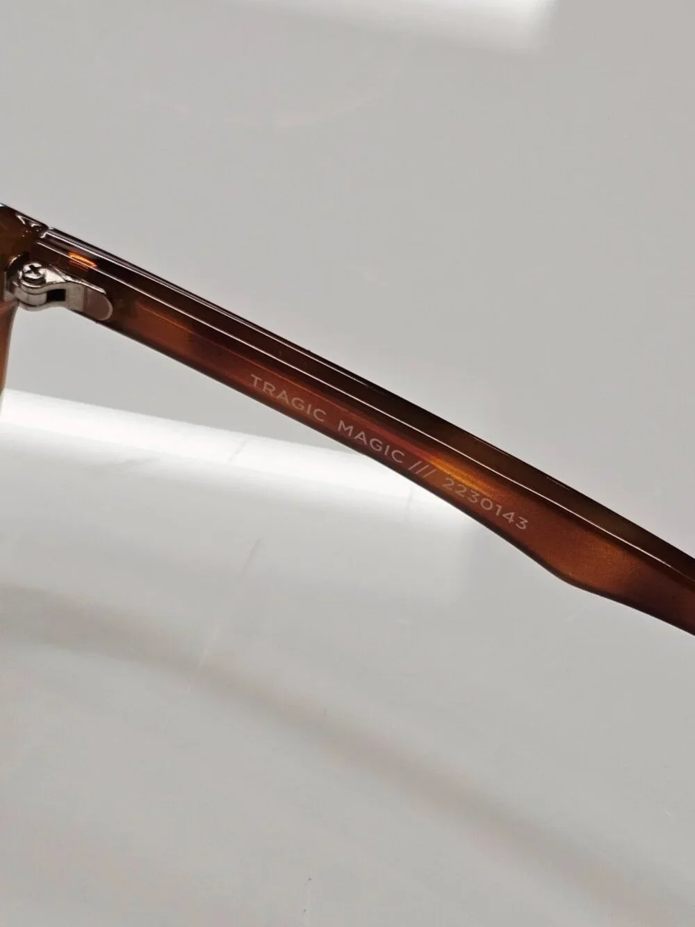 Le Specs brand new